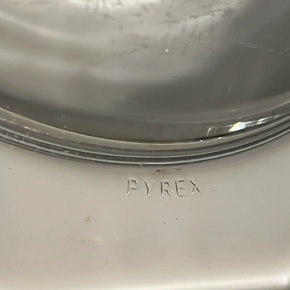 Mid-Century Vintage Pyrex Town & Country Divided Casserole Dish w/ Lid - Picture 8 of 16
